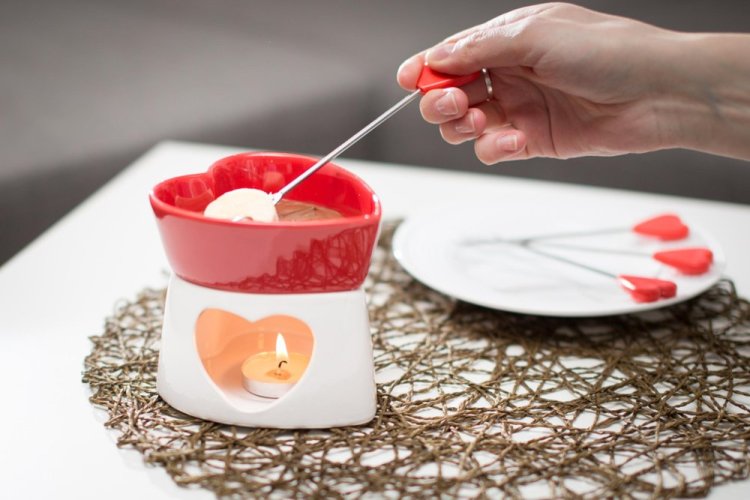 Čokoládové fondue ve tvaru srdce - ČERVENÉ