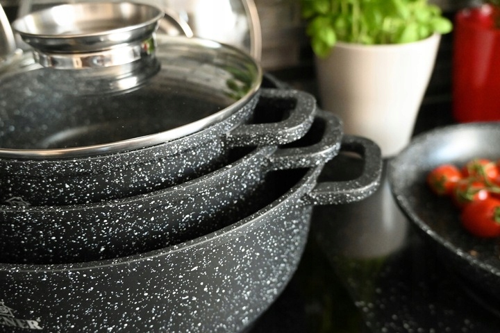 Set of pots and pans - 17pcs