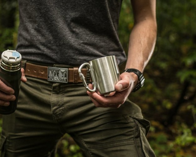 Outdoor mug with carabiner