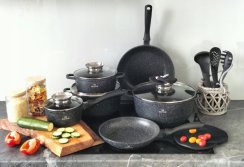 Set of marble pots and pans - 17pcs