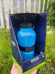 Cestovná fľaša pre psov s miskou 500 ml modrá