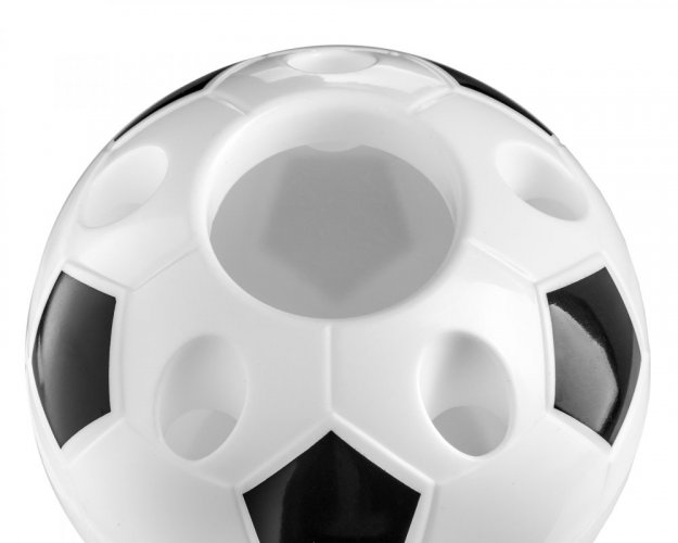 Držák na psací potřeby ve tvaru fotbalového míče