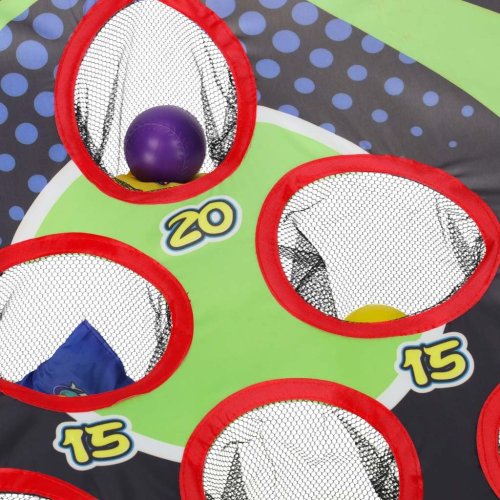 Mierte na cieľ pomocou hry Bag Darts.