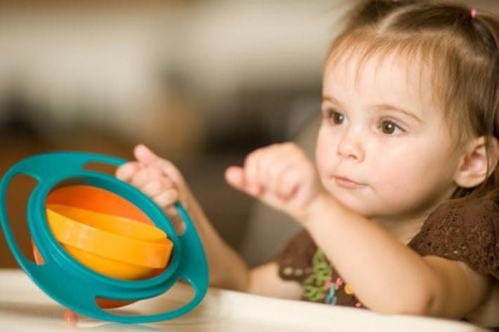Nevyklopitelná miska pro děti - Gyro bowl