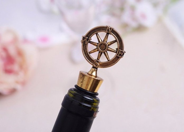 Wine stopper with compass rose - retro style