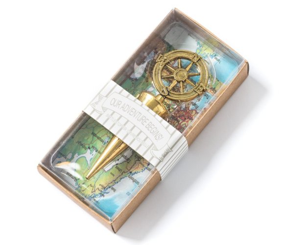 Wine stopper with compass rose - retro style