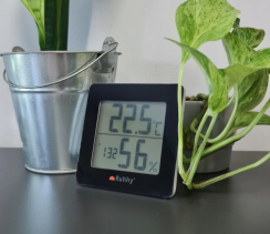 Digitálny teplomer s vlhkomerom, čierno-biely
