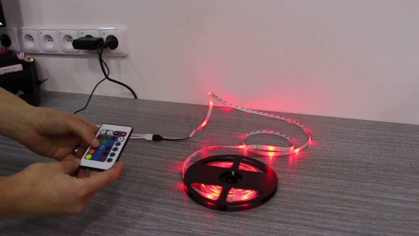 LED pásek 5 metrů - RGB