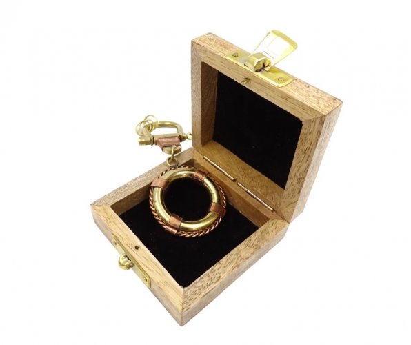 Keychain Rescue ring in wooden box