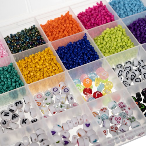 Set of beads and accessories for jewellery