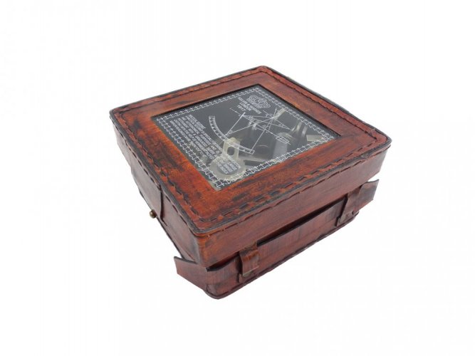 Mosadzný sextant v koženej krabičke